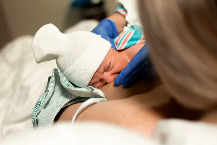 Newborn Photographer Baton Rouge, LA | Leann Messina Photography | Breastfeeding Tips For A Happy Baby